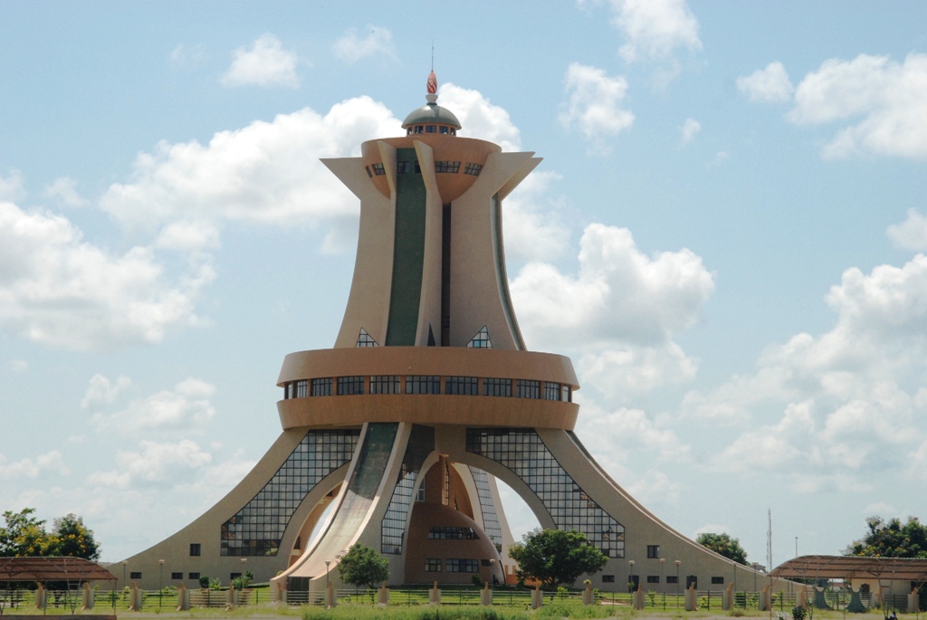 Le Monument aux héros nationaux, l'une des fierté de Ouaga, même si... je vous en parlerai plus tard ! (Ph :  Zatibagnan)
