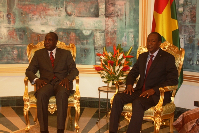 Blaise Compaoré (à droite) a rencontré son opposant Zéphirin Diabré le 14 novembre (Ph : B24)
